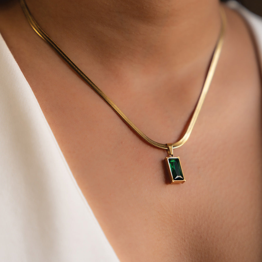 Emerald Ribbon Chain